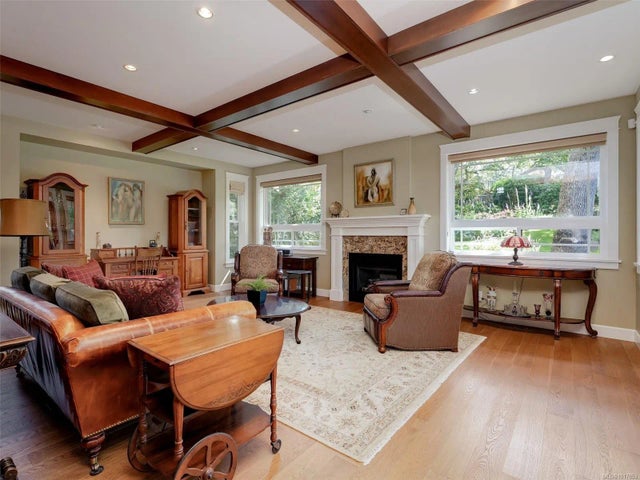 3 of 62 - 3215 Henderson Rd, Oak Bay, BC