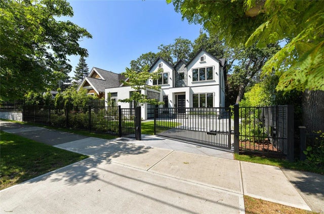 1 of 39 - 2314 Windsor Rd, Oak Bay, BC