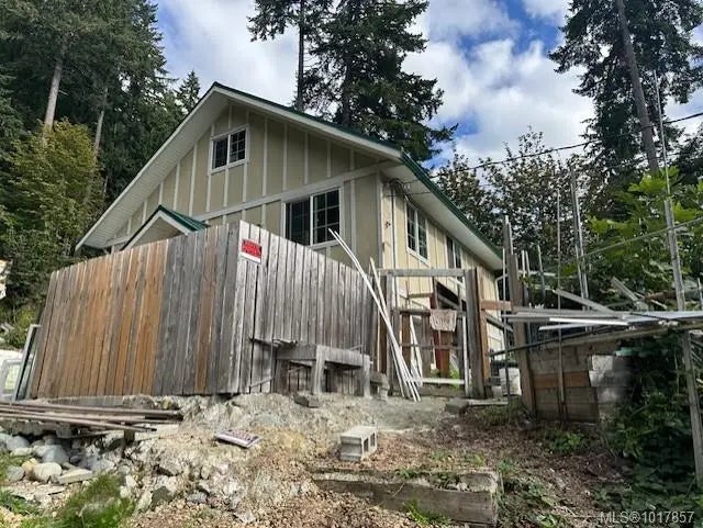 2 of 8 - 9725 Youbou Rd, Youbou, BC