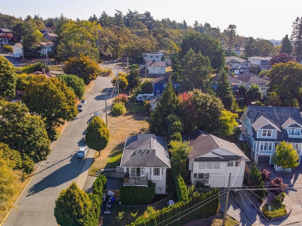 1265 Woodway Rd, Esquimalt