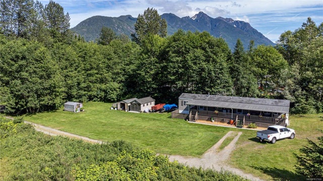 2 of 29 - 701 Kelsey Way, Sayward, BC