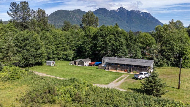 4 of 29 - 701 Kelsey Way, Sayward, BC