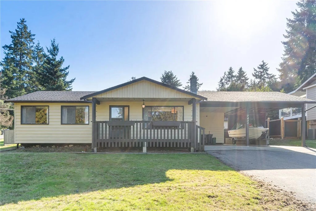 7431 Andrea Cres, Lantzville