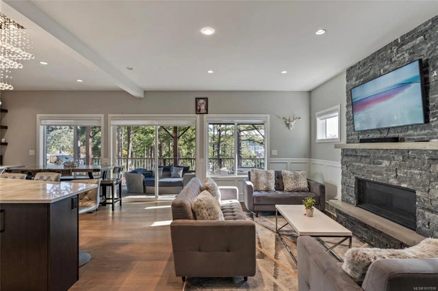 2 of 44 - 25 Tuzo Crt, View Royal, BC