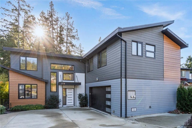 1 of 60 - 210 Crestline Terr, Nanaimo, BC