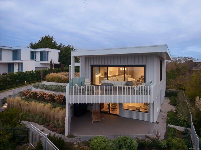 2 of 66 - 642 Beach Dr, Oak Bay, BC