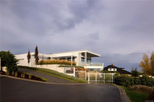 4 of 66 - 642 Beach Dr, Oak Bay, BC