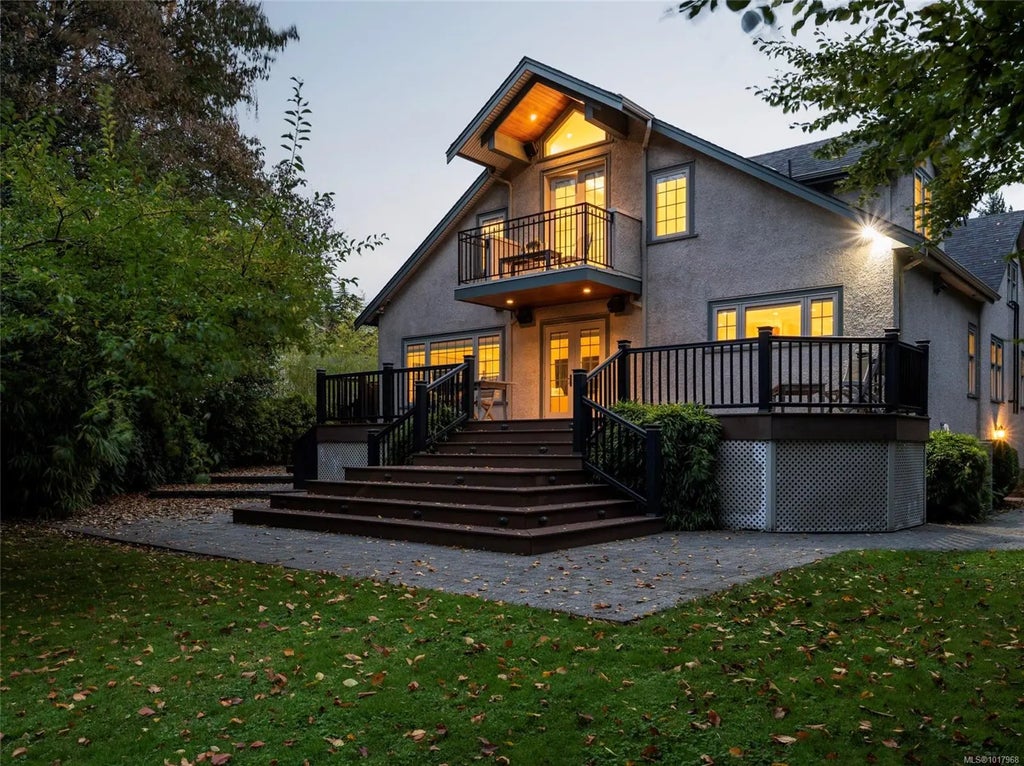 1690 Ash Rd, Saanich