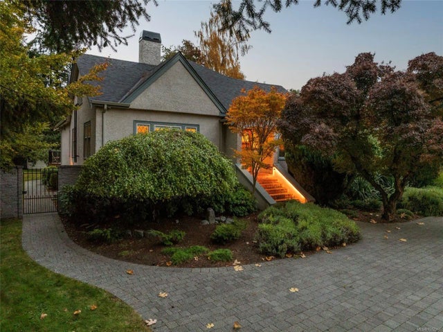 2 of 65 - 1690 Ash Rd, Saanich, BC