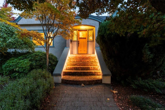 3 of 65 - 1690 Ash Rd, Saanich, BC