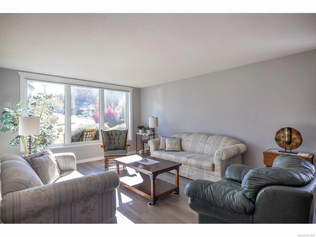 2 of 31 - 1221 Green Close, Qualicum Beach, BC