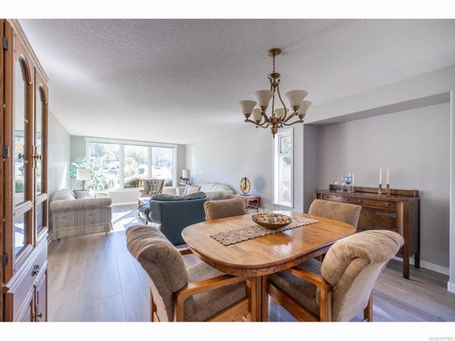3 of 31 - 1221 Green Close, Qualicum Beach, BC