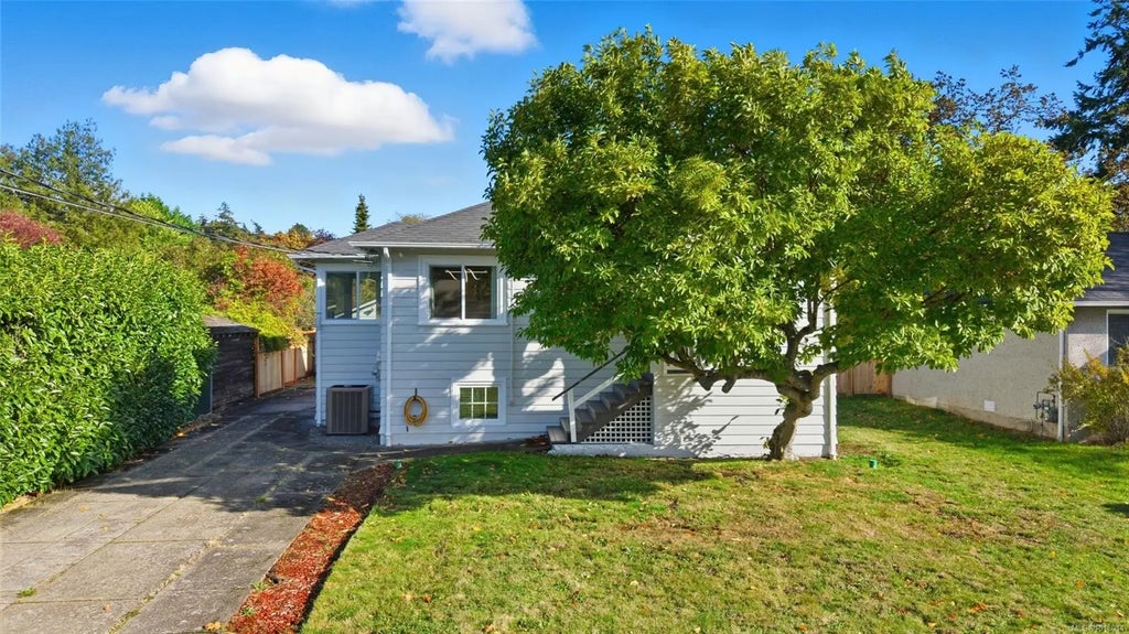 3337 Kingsley St, Saanich