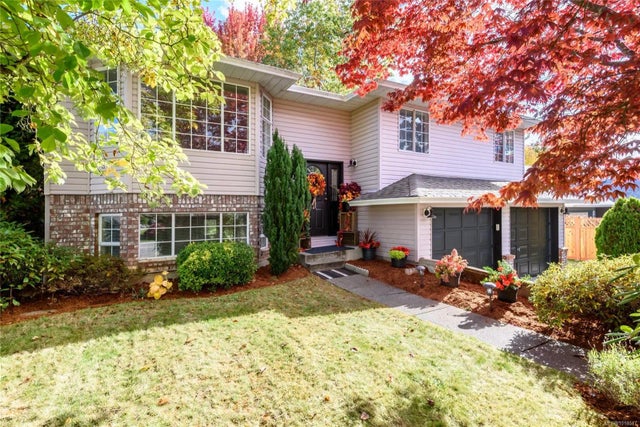 1 of 55 - 2043 Valley View Dr, Courtenay, BC