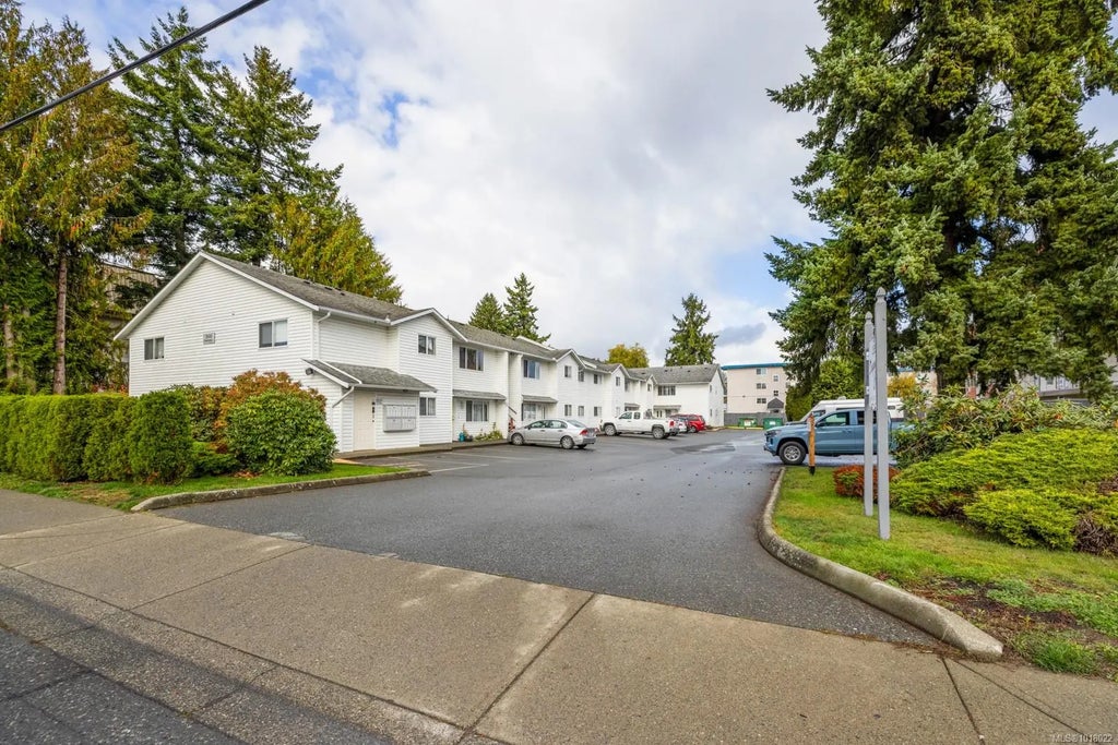 2555 Dingwall St 104, Duncan