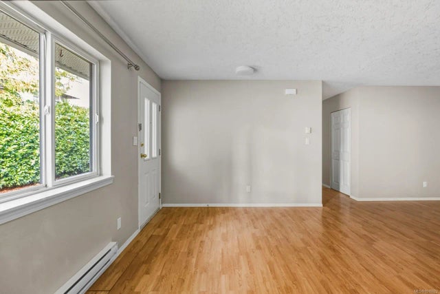 4 of 32 - 2555 Dingwall St 104, Duncan, BC