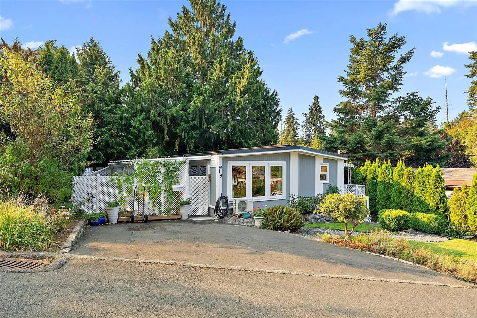 Homes for Sale located at 2587 Selwyn Rd 19, in the city of Langford, BC V9B 4V4