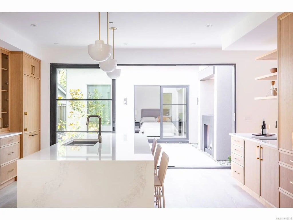 634 Hemlock St, Qualicum Beach