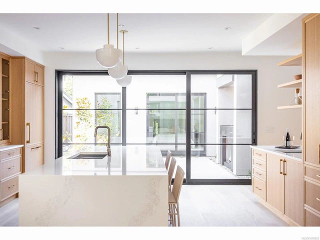 4 of 55 - 634 Hemlock St, Qualicum Beach, BC