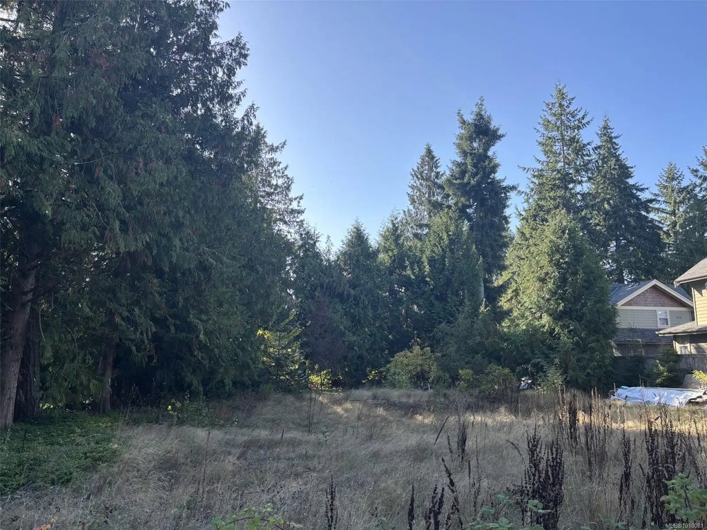 172 Fern Rd W, Qualicum Beach