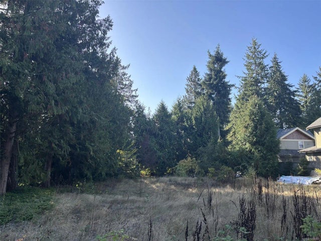 1 of 10 - 172 Fern Rd W, Qualicum Beach, BC