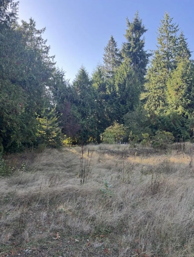 2 of 10 - 172 Fern Rd W, Qualicum Beach, BC
