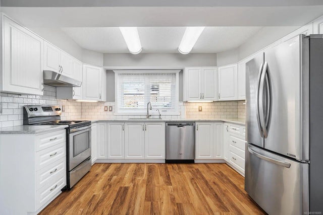 2 of 30 - 1353 Greenwood Way, Parksville, BC