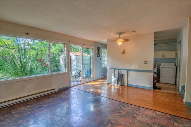 4 of 22 - 507 9th St 30, Nanaimo, BC