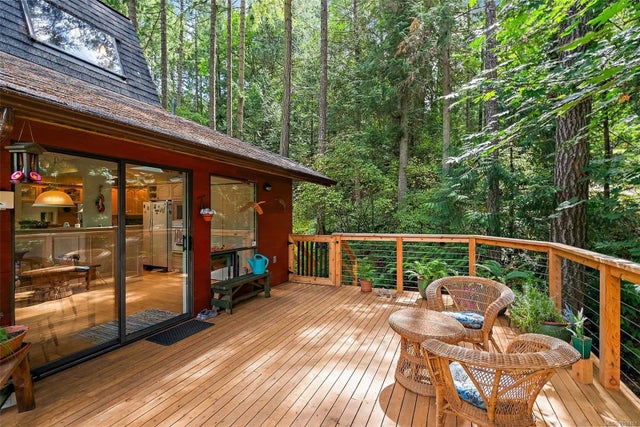 2 of 32 - 1465 Lands End Rd, North Saanich, BC