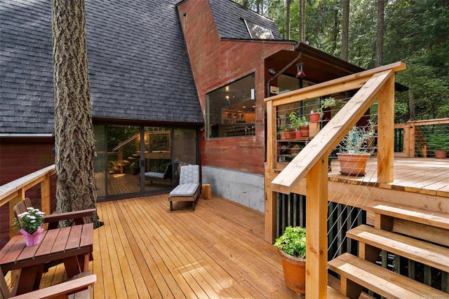 3 of 32 - 1465 Lands End Rd, North Saanich, BC