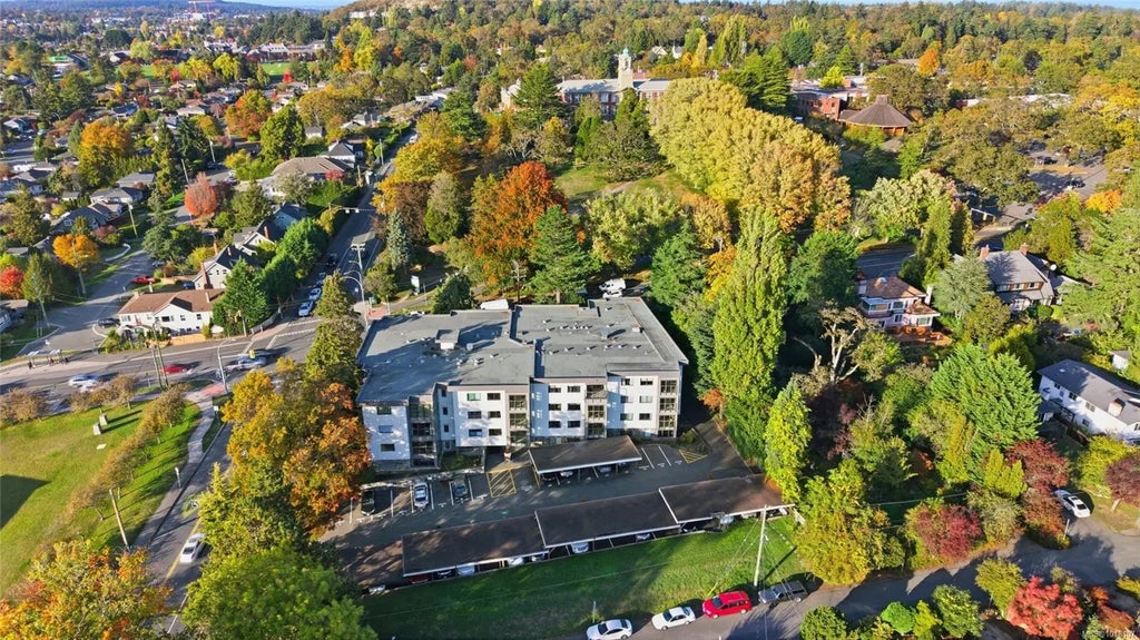 1875 Lansdowne Rd 405, Saanich