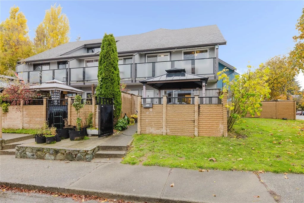 740 Wilson St 3, Victoria