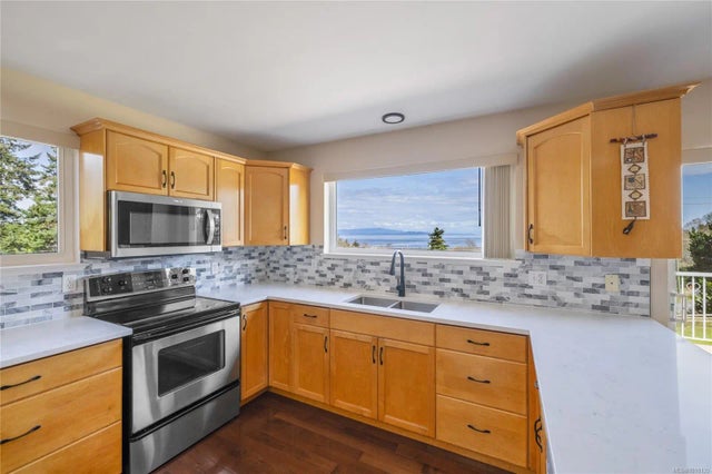 2 of 46 - 3021 Raymur Pl, Qualicum Beach, BC