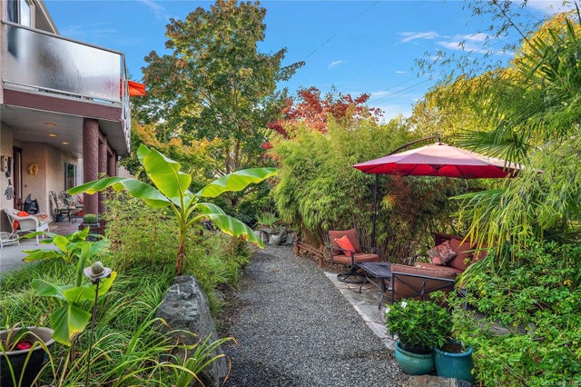 2 of 43 - 6599 Central Saanich Rd A, Central Saanich, BC