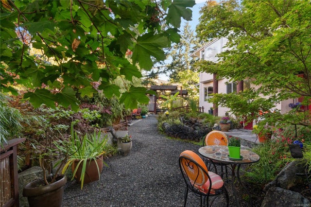 4 of 43 - 6599 Central Saanich Rd A, Central Saanich, BC