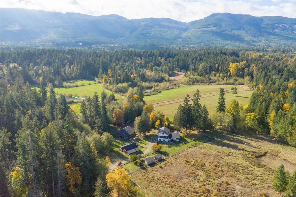 1445 Mclean Rd, Errington