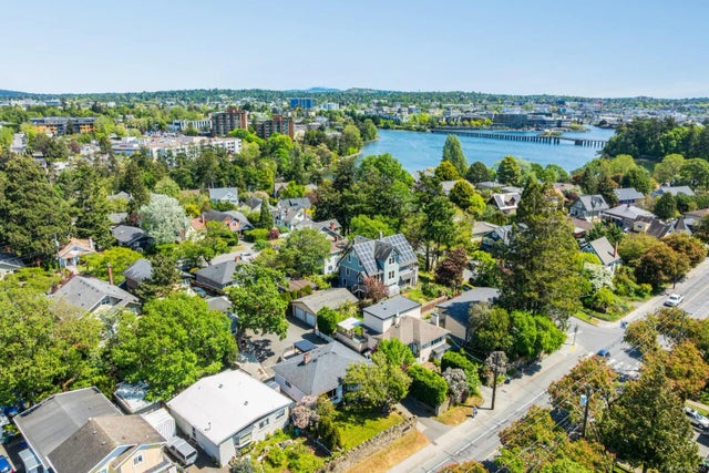 1 of 36 - 727 Craigflower Rd, Victoria, BC