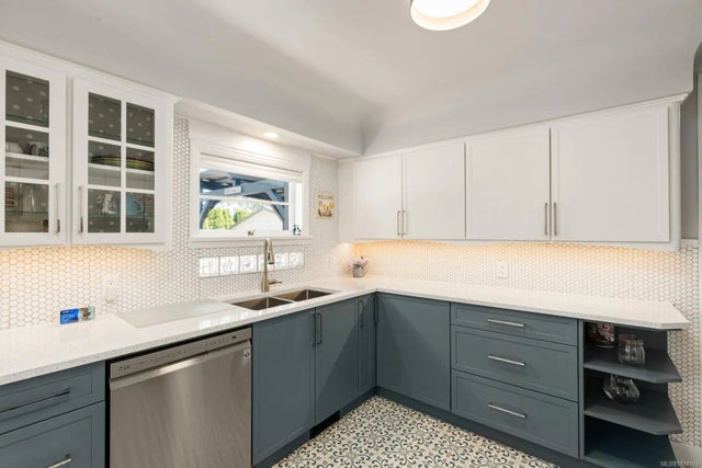 4 of 36 - 727 Craigflower Rd, Victoria, BC