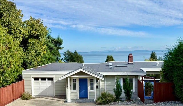 2 of 50 - 5055 Lochside Dr, Saanich, BC