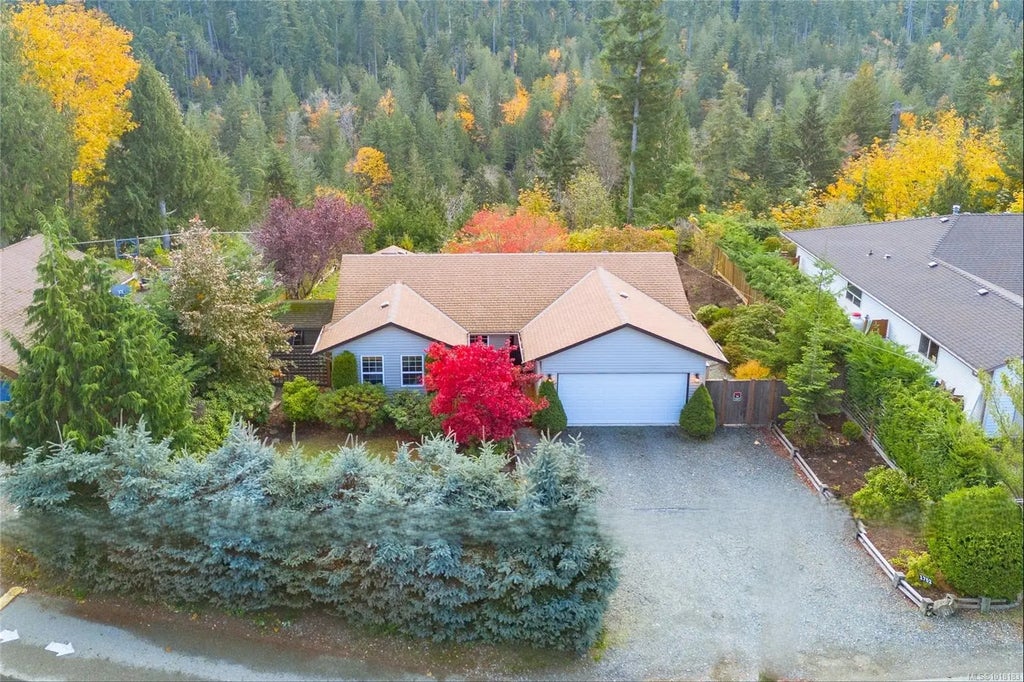 1752 Country Rd, Qualicum Beach
