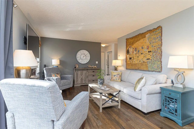 4 of 52 - 1752 Country Rd, Qualicum Beach, BC