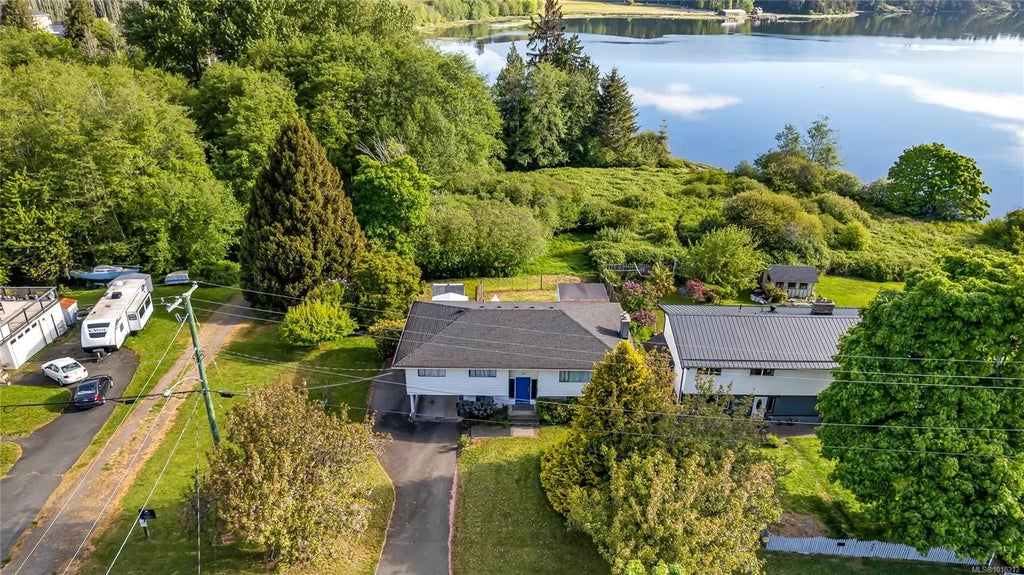 242 Portsmouth Dr, Colwood