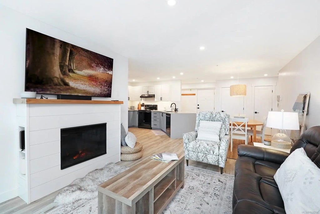 1320 Henry Rd 212, Courtenay