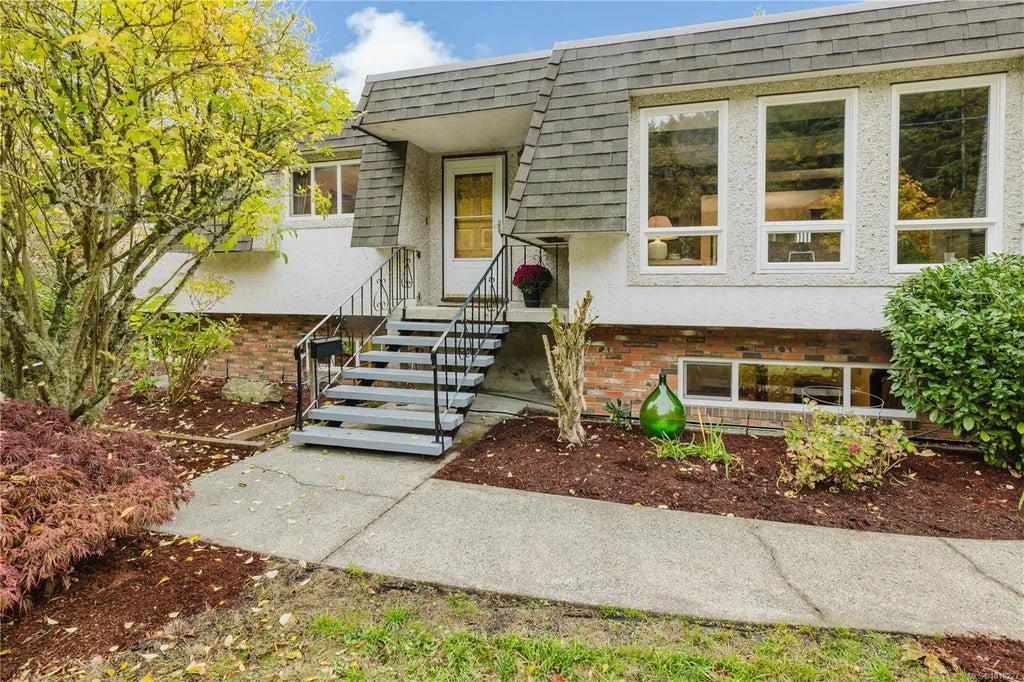 4353 Cedar Hill Rd, Saanich