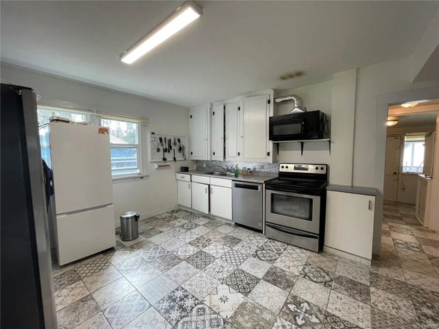 5 of 29 - 4438 Adelaide St, Port Alberni, BC