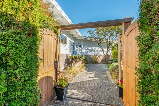 2 of 60 - 1785 Argyle Ave, Nanaimo, BC