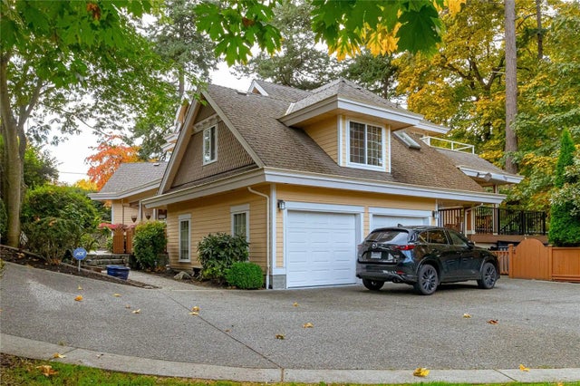 1 of 48 - 4512 Gordon Point Dr, Saanich, BC