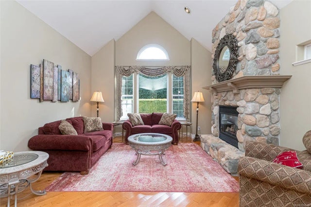 3 of 48 - 4512 Gordon Point Dr, Saanich, BC