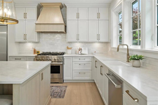 3 of 43 - 2377 Zela St, Oak Bay, BC