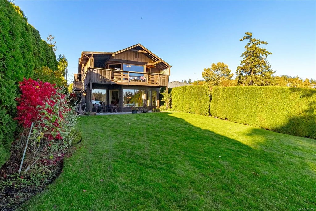 128 St. Giles St A, View Royal